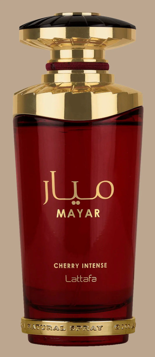 "Perfume Mayar Cherry de Lattafa 100ml - vista de la botella elegante en tono cereza"

